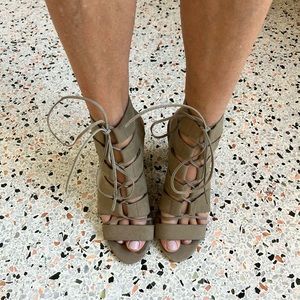 Splendid size 8 leather shoes. Comfortable and cute.